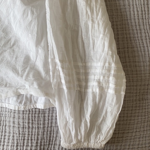 White blouse with ruffle collar - Picture 3 of 4